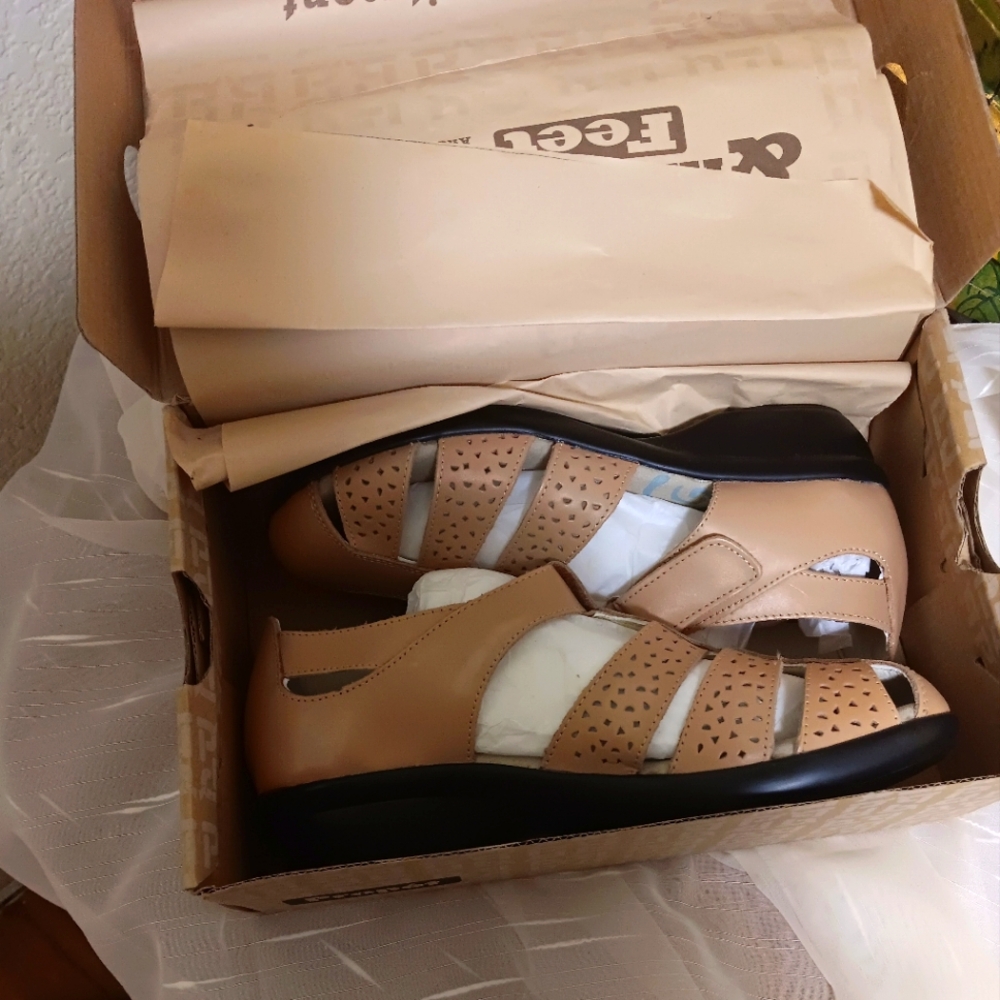 Propet women's sandals